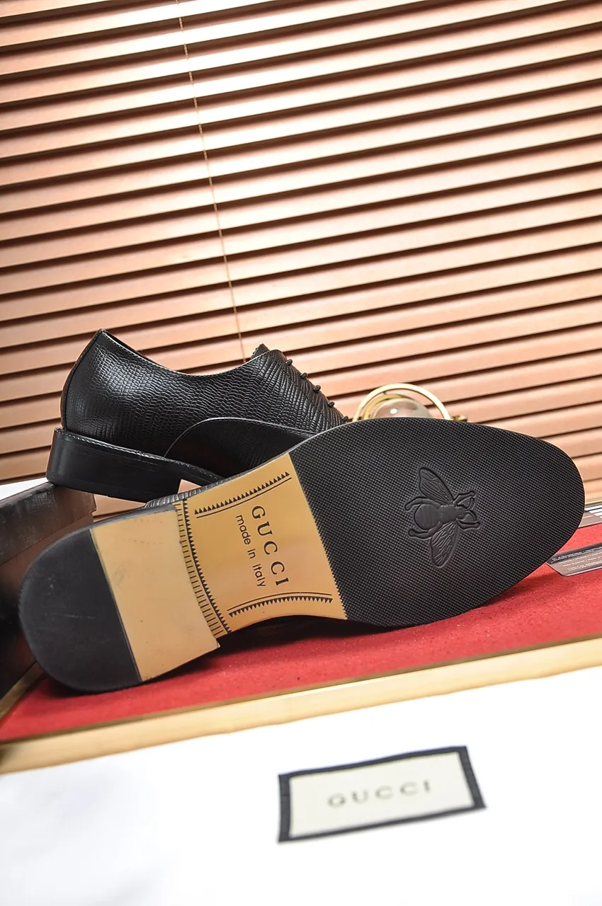 Men's shoes💰460💶Italy's top luxury men's shoes giant [GUCCI Gucci] has a new model 🍃Original European style🔰 Pleasant to the eye😍In order to make the shoes more durable and non-deformable🌀The production continues to follow traditional methods but there is still no lack of innovation💪The original cowhide is chosen for the leather♻️ Smooth, natural and exceptionally bright⭐Made of imported cowhide, the first choice of the rich 38-45 (45 customized)